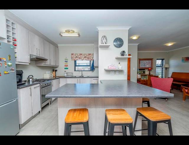 4 BEDROOM HOUSE FOR SALE IN VIKING VILLAGE